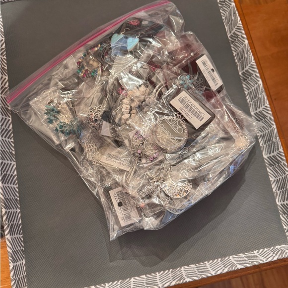 🆕Lot of 61 Paparazzi Earrings - New in original packaging - Picture 7 of 7